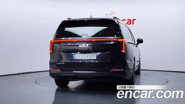 Kia Carnival 2023 — ფოტო 4/20