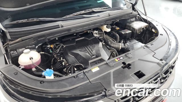 Kia Carnival 2023 — ფოტო 6/20