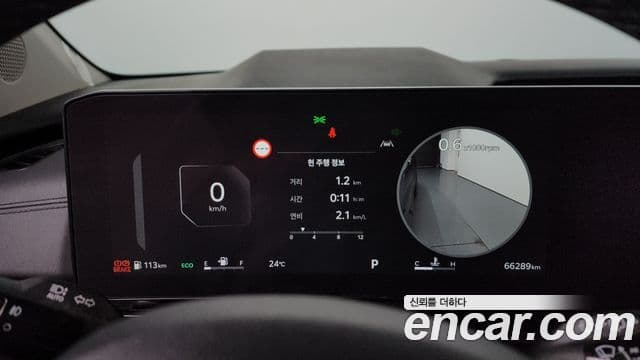 Kia Carnival 2023 — ფოტო 8/20