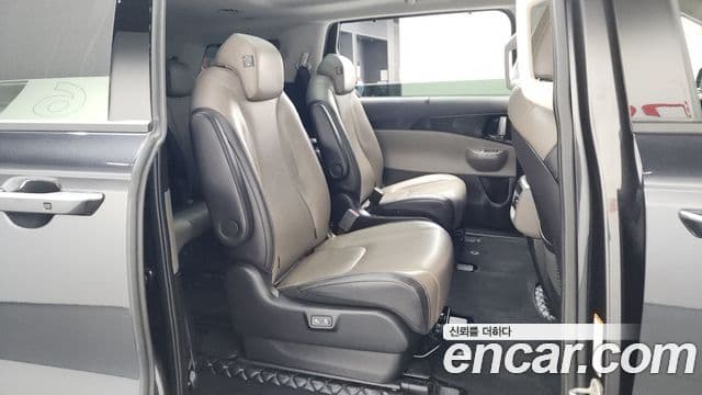 Kia Carnival 2023 — ფოტო 11/20