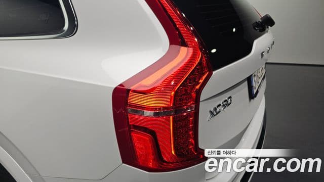 Volvo XC90 2022 — ფოტო 31/39