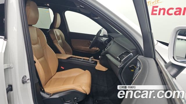 Volvo XC90 2022 — ფოტო 1/39