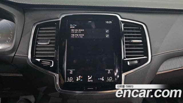 Volvo XC90 2022 — ფოტო 25/39
