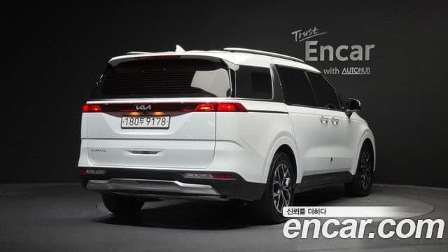 Kia Carnival 2023 — ფოტო 2/20
