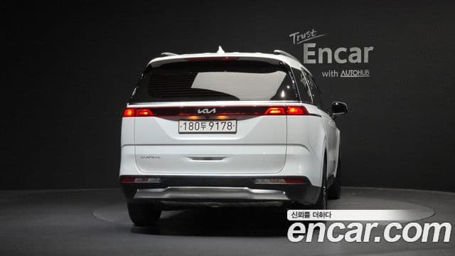 Kia Carnival 2023 — ფოტო 4/20