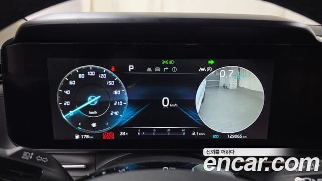 Kia Carnival 2023 — ფოტო 8/20