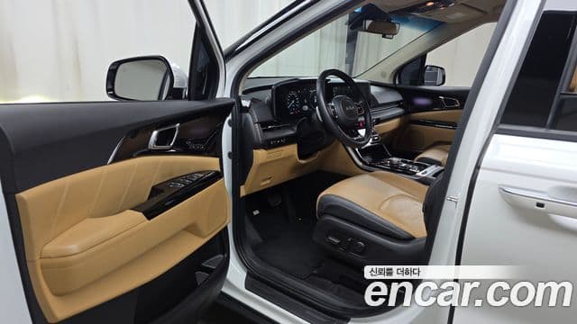 Kia Carnival 2023 — ფოტო 10/20