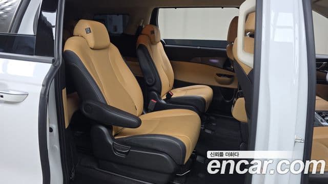 Kia Carnival 2023 — ფოტო 12/20