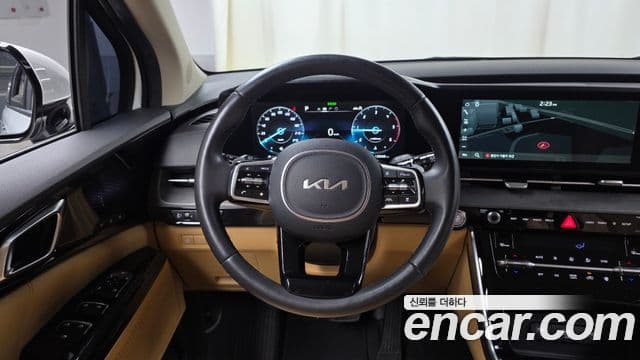 Kia Carnival 2023 — ფოტო 13/20