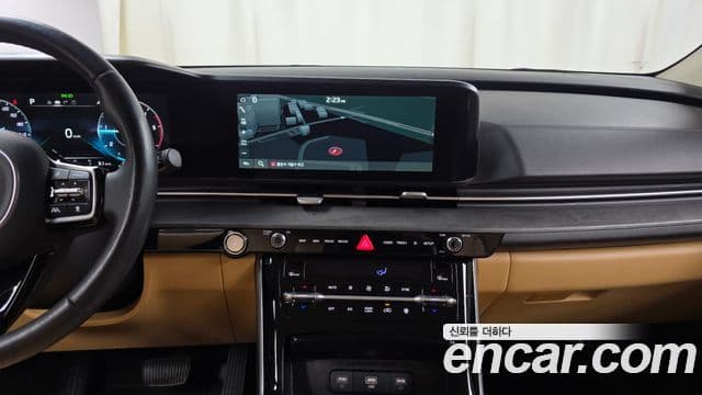Kia Carnival 2023 — ფოტო 14/20