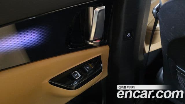 Kia Carnival 2023 — ფოტო 19/20