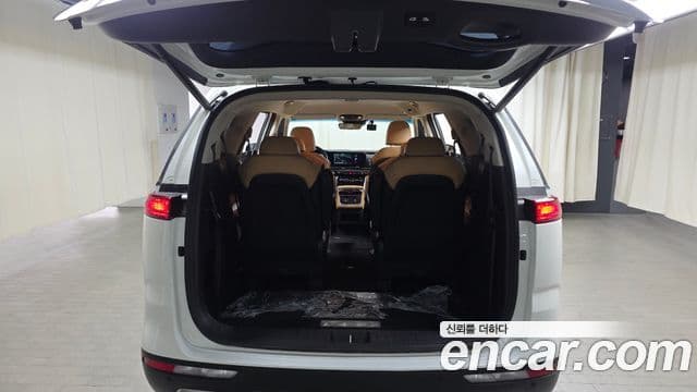 Kia Carnival 2023 — ფოტო 20/20