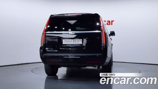 Cadillac Escalade 2019 — ფოტო 4/20