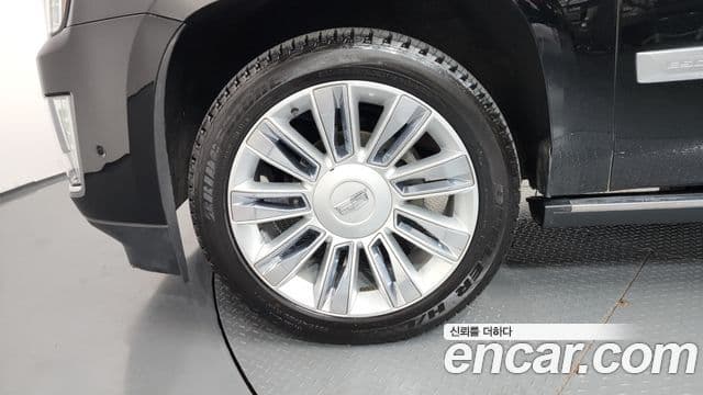 Cadillac Escalade 2019 — ფოტო 5/20