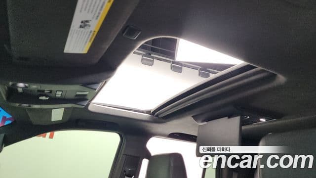 Cadillac Escalade 2019 — ფოტო 17/20