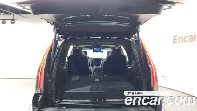 Cadillac Escalade 2019 — ფოტო 18/20