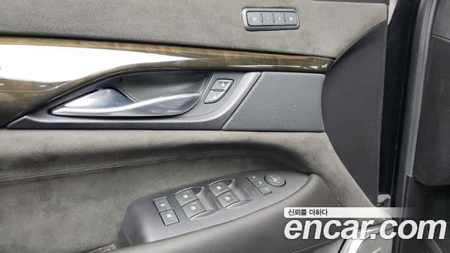 Cadillac Escalade 2019 — ფოტო 19/20