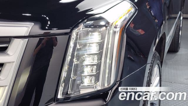 Cadillac Escalade 2019 — Photo 27/42