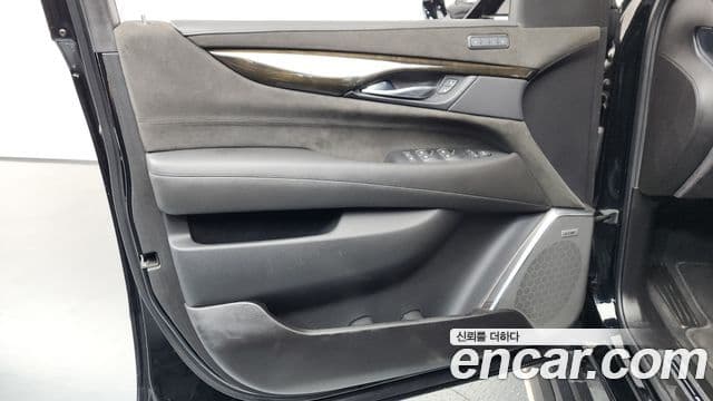 Cadillac Escalade 2019 — Photo 38/42