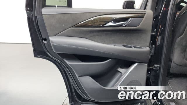 Cadillac Escalade 2019 — Photo 33/42