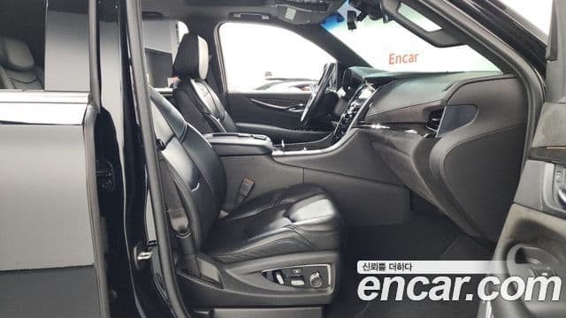 Cadillac Escalade 2019 — Photo 16/42