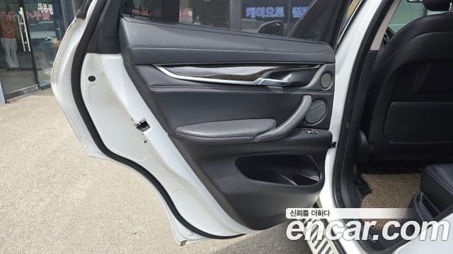 BMW X6 2018 — Photo 8/34