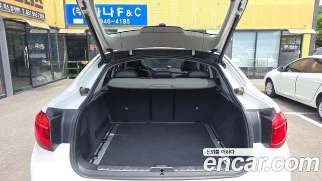BMW X6 2018 — Photo 30/34