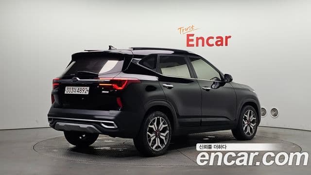 Kia Seltos 2020 — ფოტო 2/20