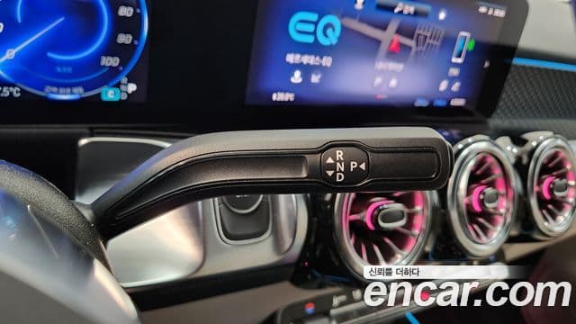 Mercedes-Benz EQB 2025 — ფოტო 8/19