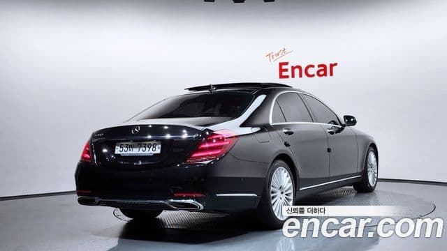 Mercedes-Benz S-Class 2019 — Photo 15/20
