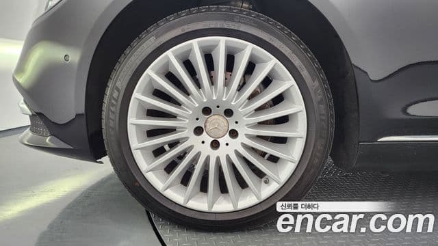 Mercedes-Benz S-Class 2019 — Photo 13/20