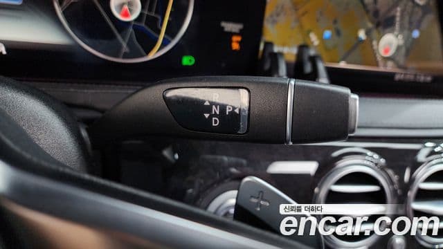 Mercedes-Benz S-Class 2019 — Photo 1/20