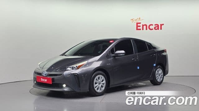 Toyota Prius 2019 — Фото 1/20