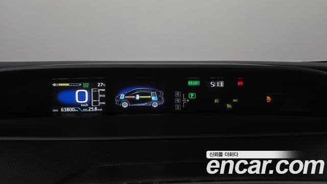 Toyota Prius 2019 — Фото 8/20