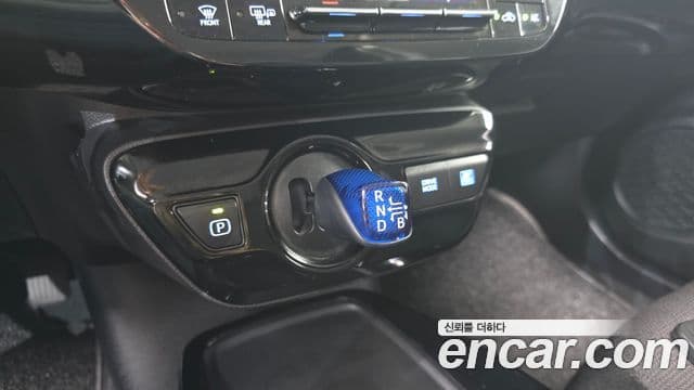 Toyota Prius 2019 — Фото 9/20
