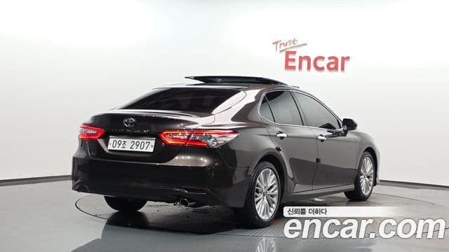 Toyota Camry 2018 — Şəkil 2/20