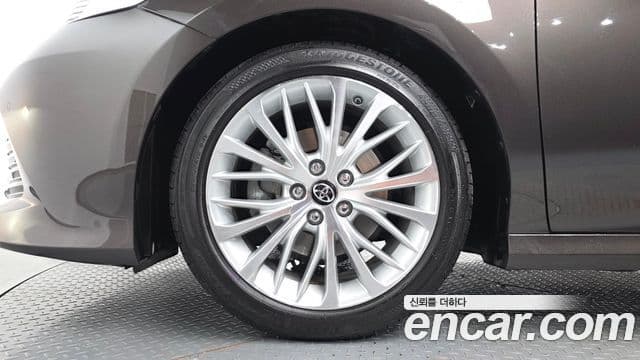 Toyota Camry 2018 — Şəkil 5/20
