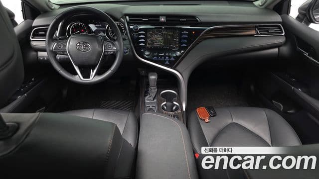 Toyota Camry 2018 — Şəkil 7/20
