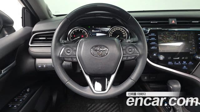 Toyota Camry 2018 — Şəkil 12/20
