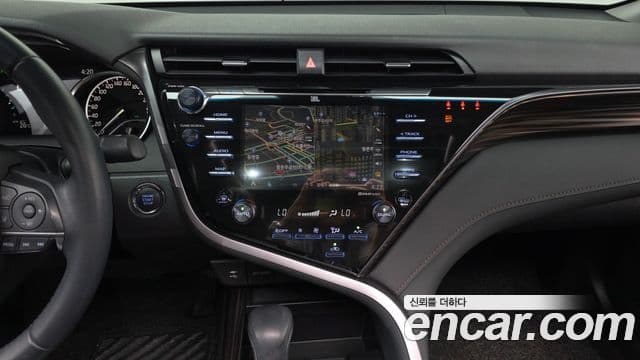 Toyota Camry 2018 — Şəkil 13/20