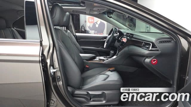 Toyota Camry 2018 — Şəkil 22/33