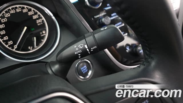 Toyota Camry 2018 — Şəkil 19/33