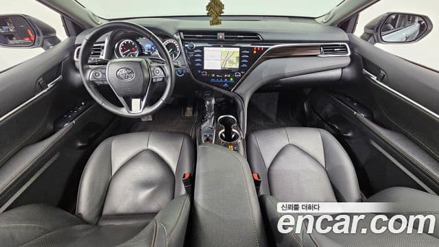 Toyota Camry 2018 — Фото 7/20