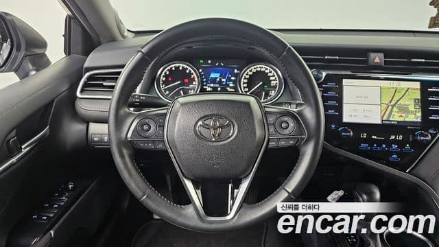 Toyota Camry 2018 — Фото 13/20