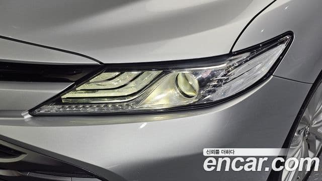 Toyota Camry 2018 — Photo 18/30