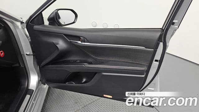 Toyota Camry 2018 — Photo 9/30