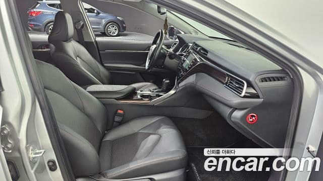 Toyota Camry 2018 — Photo 19/30