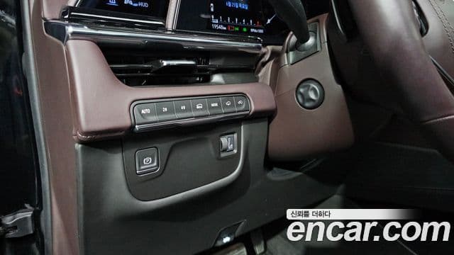 Cadillac Escalade 2022 — ფოტო 19/20