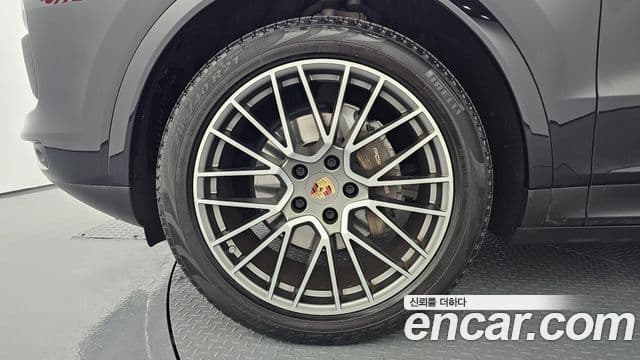 Porsche Cayenne 2022 — Photo 14/20