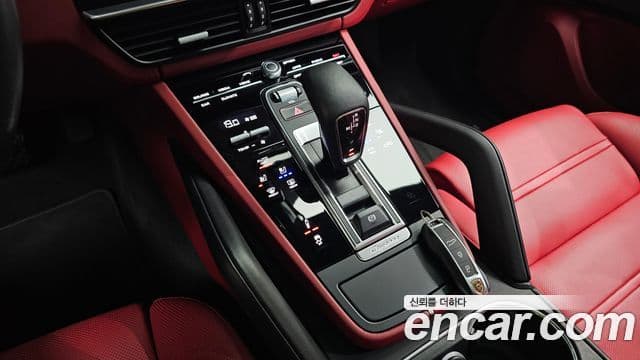 Porsche Cayenne 2022 — Photo 17/20